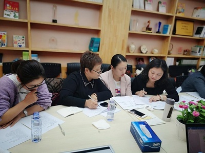 躍然圖上 攜手十余校舉辦幼小銜接家庭教育研討會，為家長提供專業(yè)咨詢服務